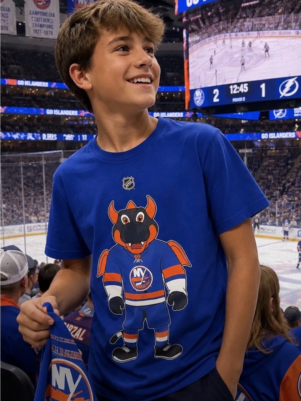 NHL New York Islanders Mascot Graphic Tee Youth Large (14–16) NWT